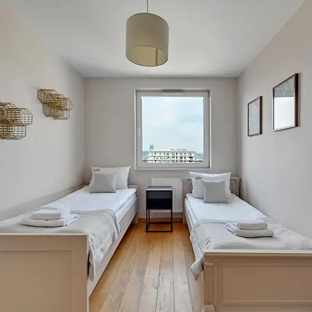 Floor Z Widokiem Na Morze By Downtown *